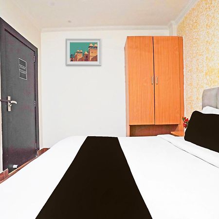 Hotel Twamev Residency Nuova Delhi Esterno foto