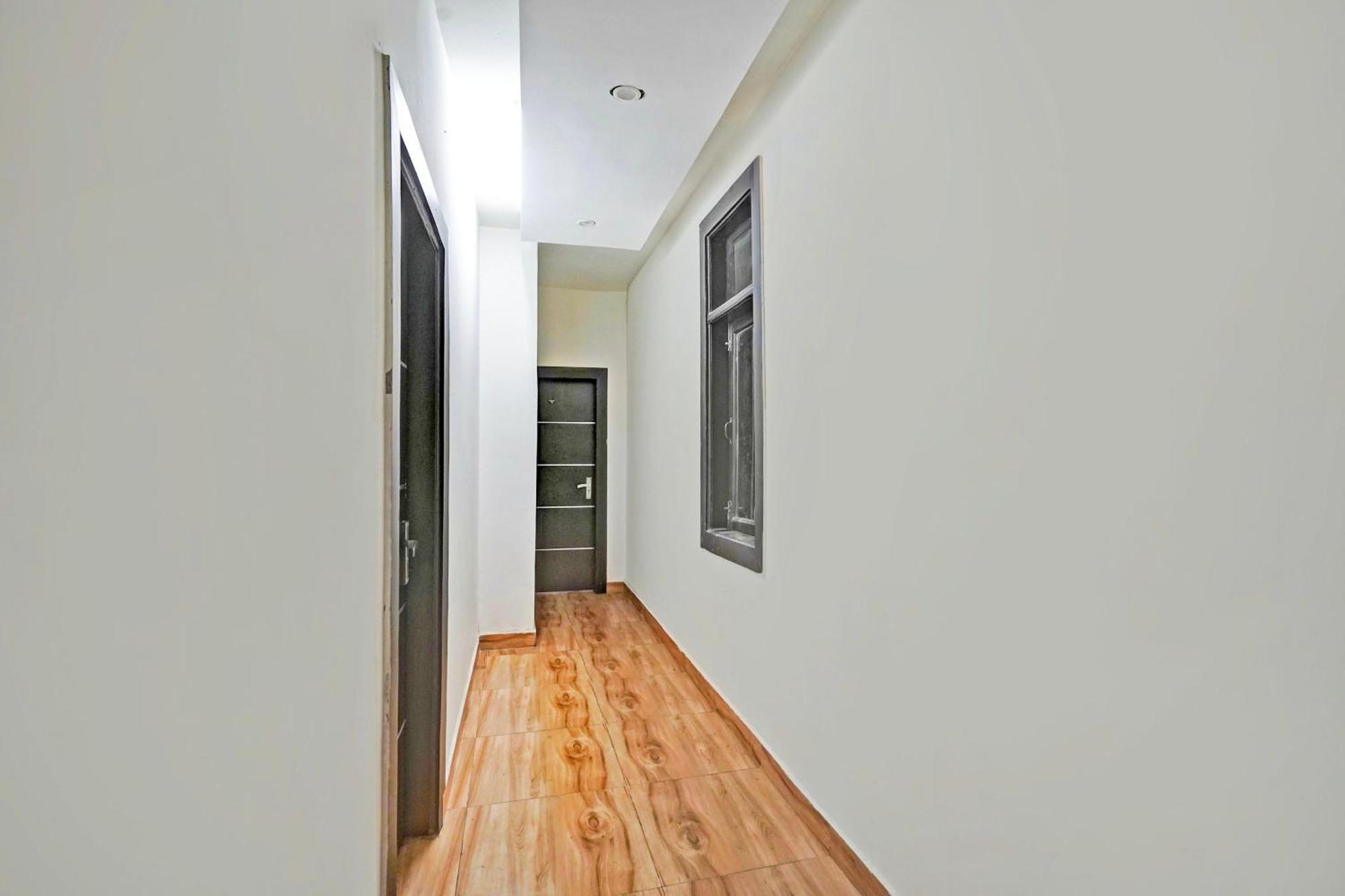 Hotel Twamev Residency Nuova Delhi Esterno foto