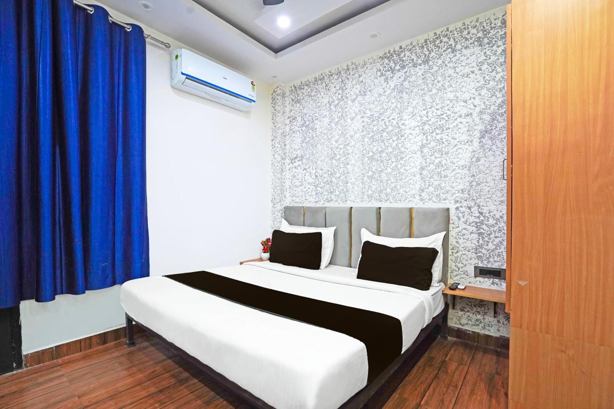 Hotel Twamev Residency Nuova Delhi Esterno foto