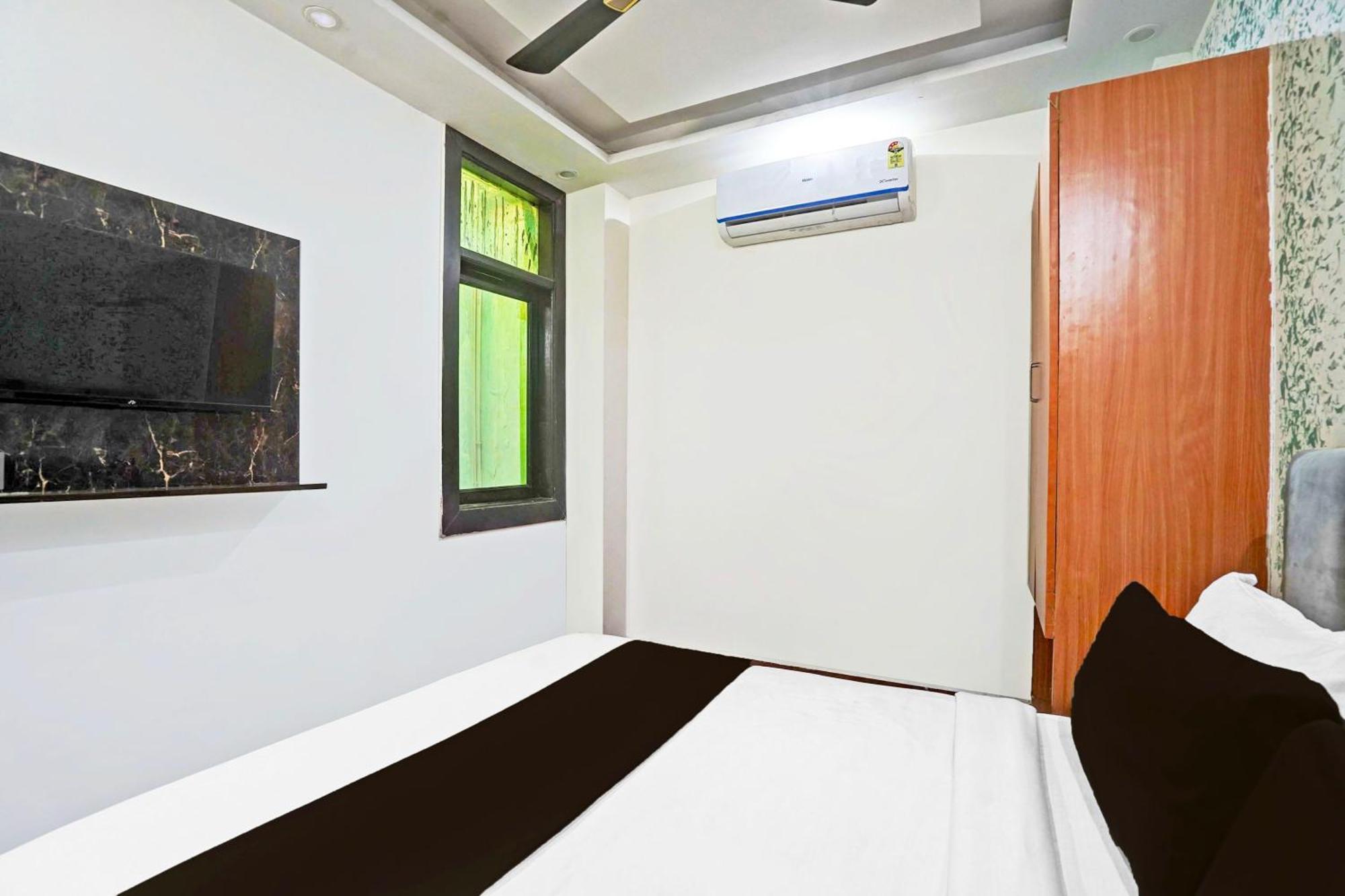Hotel Twamev Residency Nuova Delhi Esterno foto