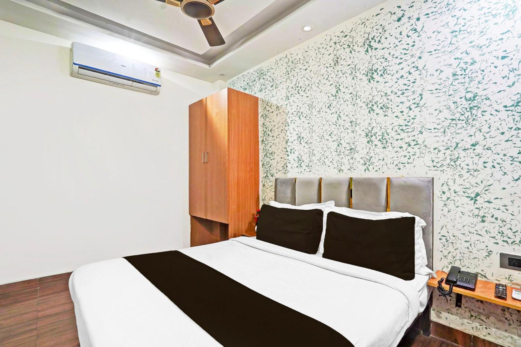Hotel Twamev Residency Nuova Delhi Esterno foto
