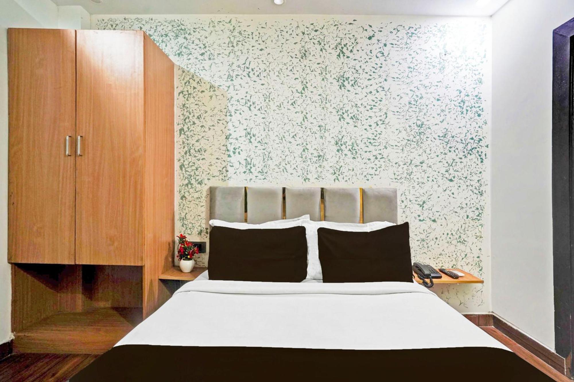 Hotel Twamev Residency Nuova Delhi Esterno foto